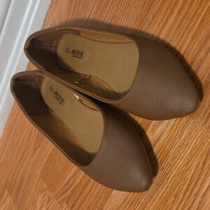 Ardene Toffee Brown Pointed Flats